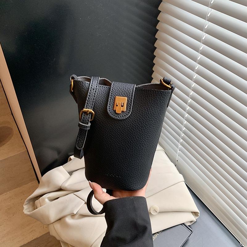 Trend fashion mobile phone casual bag women's new simple bucket bag niche shoulder bucket messenger bag