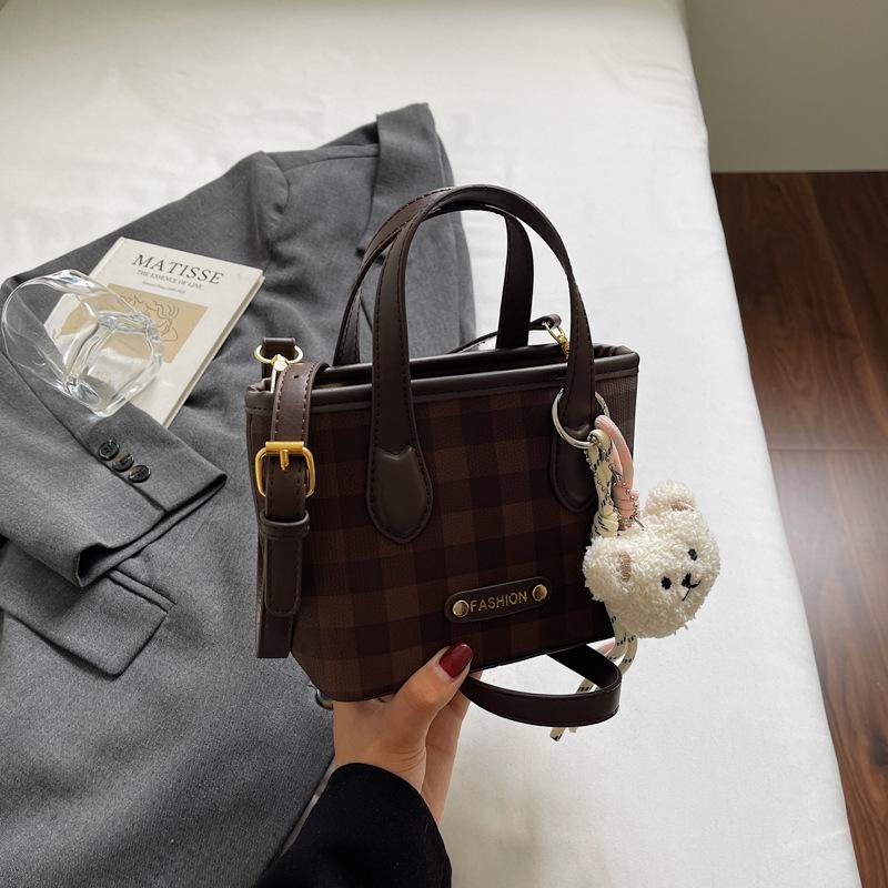 

Fashion bag women s 2025 autumn new foreign-style bucket bag contrasting colors retro going out shoulder bag crossbody women s bag tide темно-коричневого