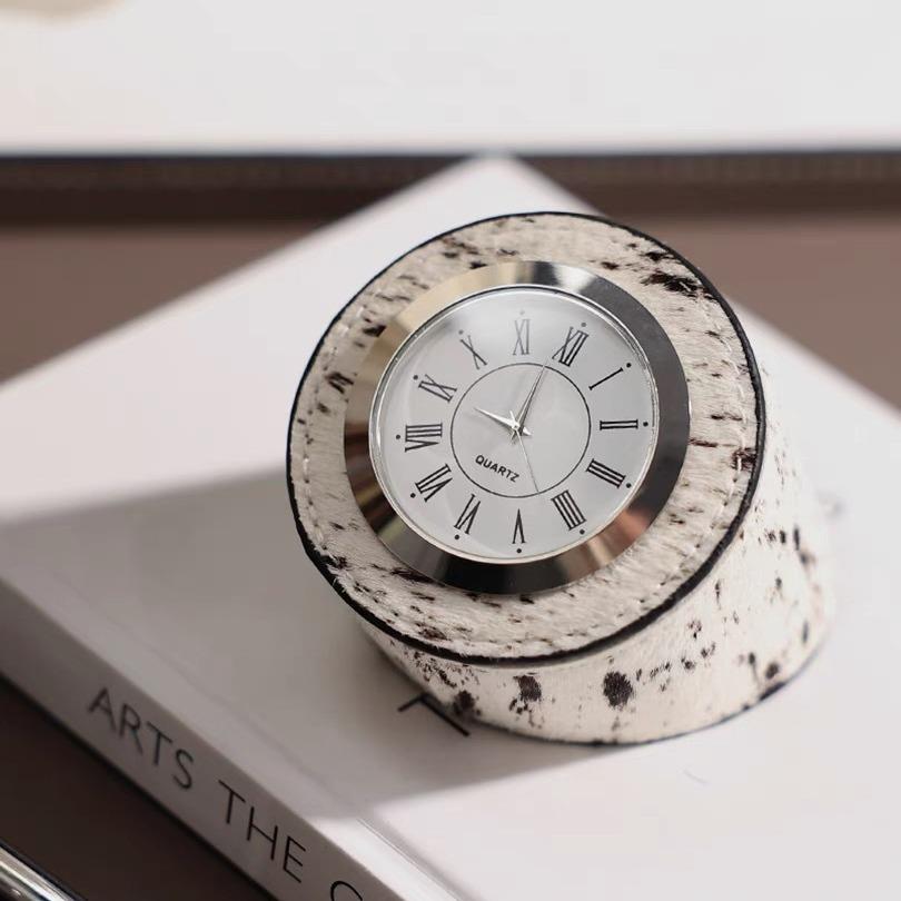 Nordic Style Horse Hair Creative Clock Ornaments Light Luxury Living Room Study Dressing Table Bedroom Bedside Table Clock Decoration