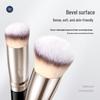 Pony's 170 Angled Foundation Brush & 270 Round Concealer Brush für streifenfreien Auftrag, mit 370 Streak-Free Concealer Brush.