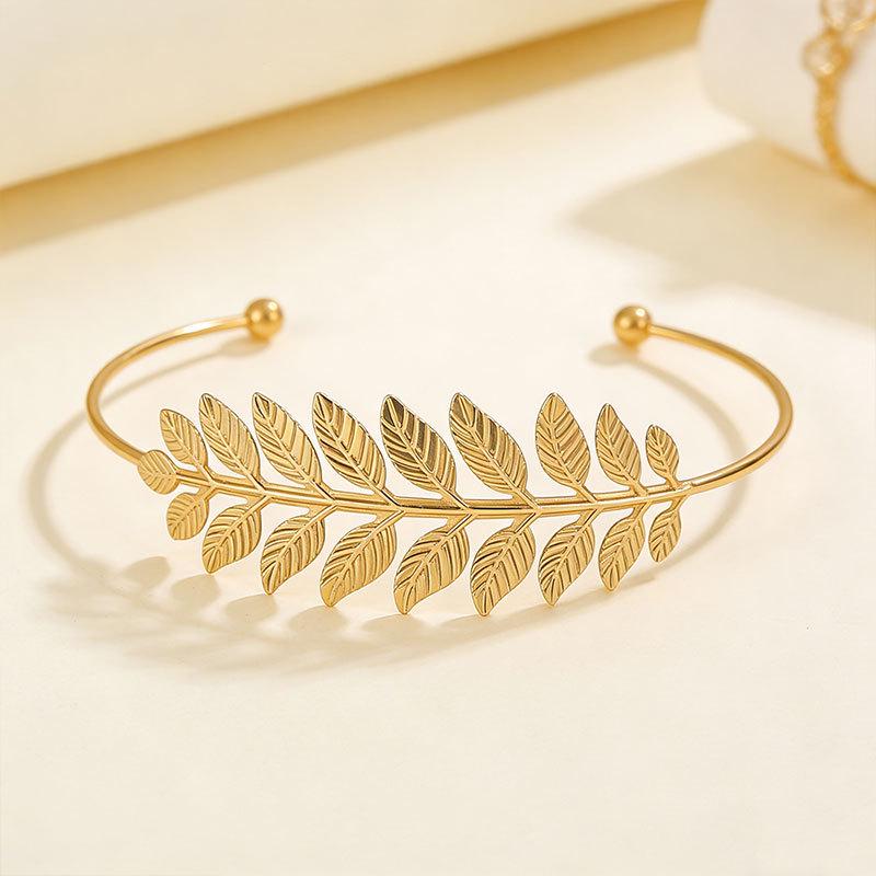 Adjustable Baroque Leaf Metal Arm Ring – European & American Style