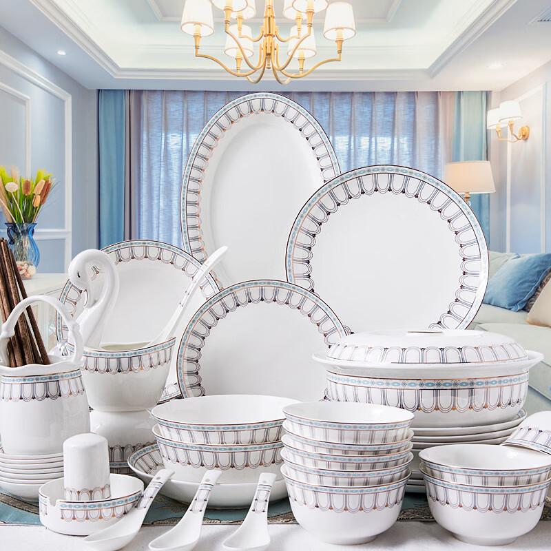 Lingshi 62-Piece Nordic Gold Rim Microwavable Bone China Dinnerware Set
