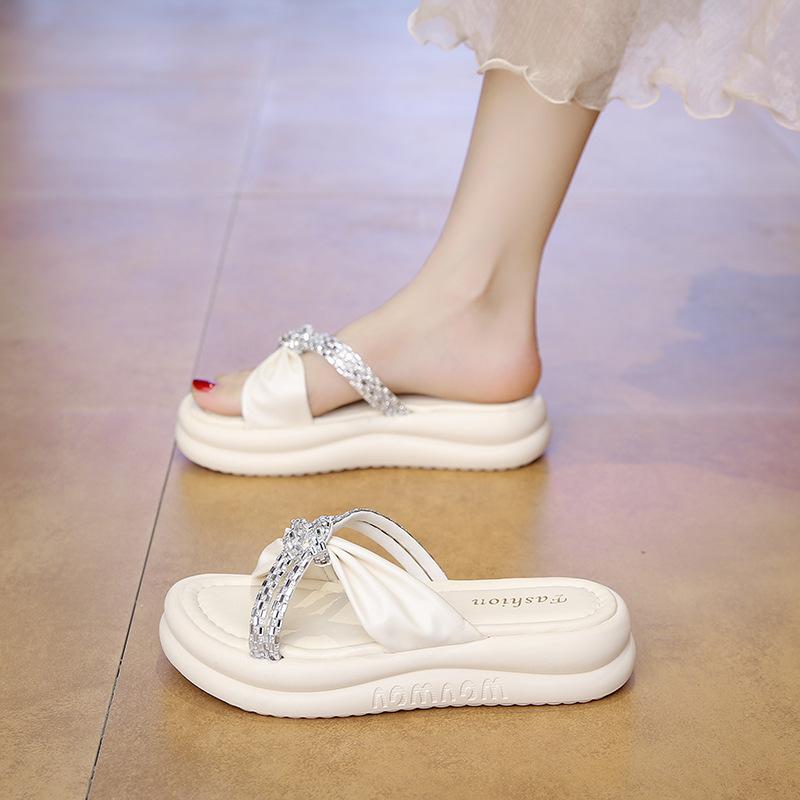 Slippers women's summer outer wear fashion 2025 new thick-bottomed small man increases height versatile muffin fairy wind beach seaside