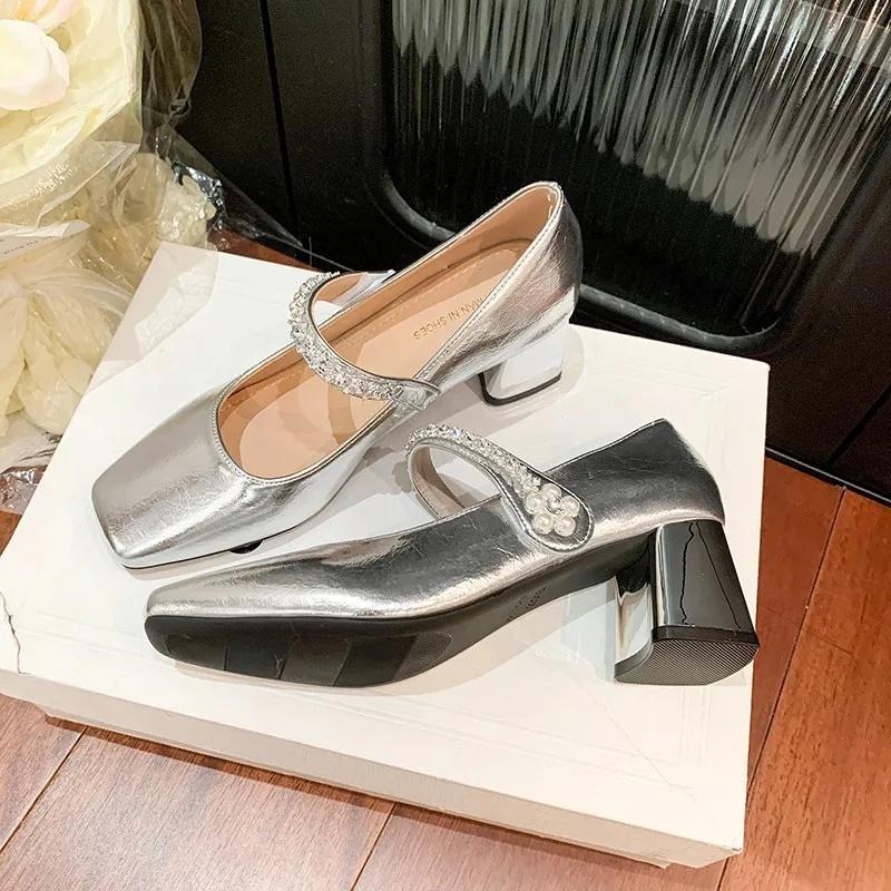 

Элегантные сандалии в французском стиле с квадратным носком и стразами, женские осенние новинки, туфли Мэри Джейн на толстом каблуке в сказочном стиле, простой дизайн 40 серебряный