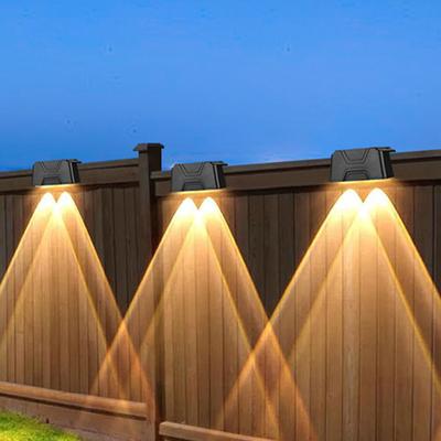 2/4PCS Lampada da parete solare per esterni Luce calda IP65 Impermeabile Lampada da recinzione alimentata a energia solare Lampada decorativa da giardino per cortile Garage