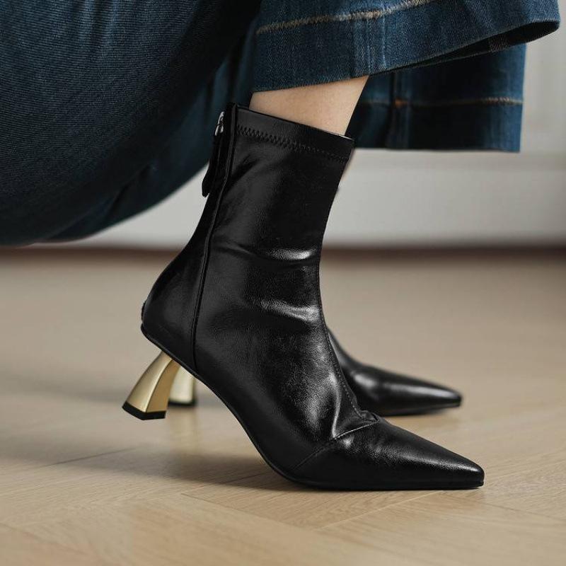 New Women's Solid Color Pointed Fashion Boots Leather High Heel Large Size Women's Boots Autumn and Winter Fine Heel Zipper Medium Boots