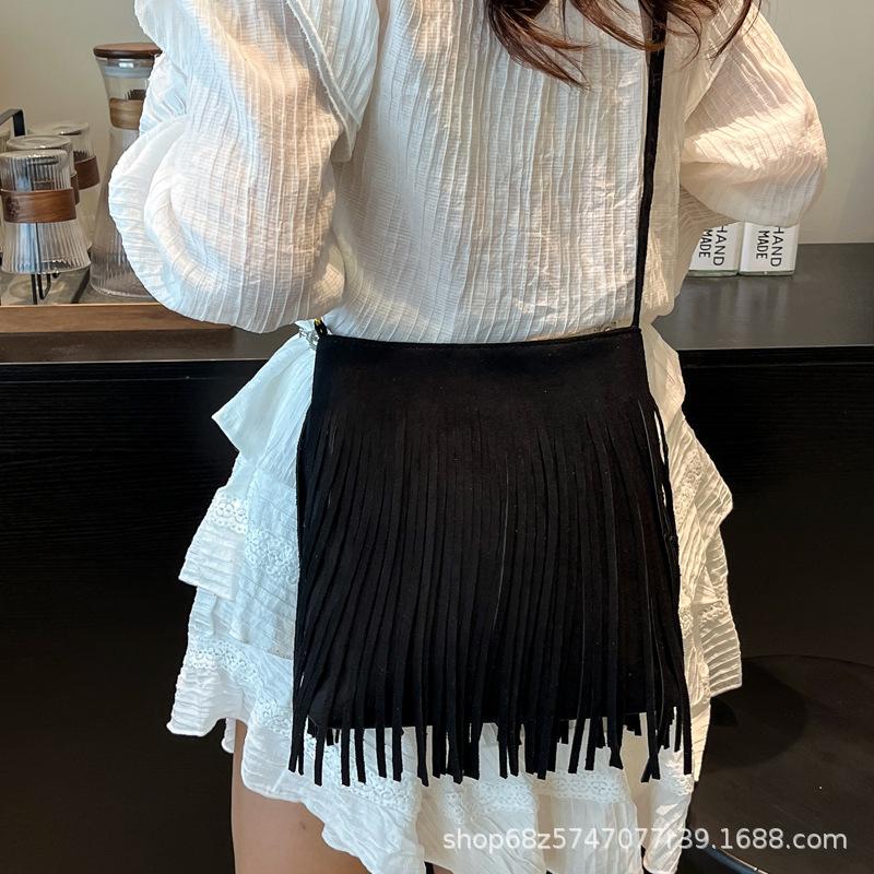 2025 new American bohemian fringed messenger bag retro matte texture bucket shoulder bag commuter women's bag