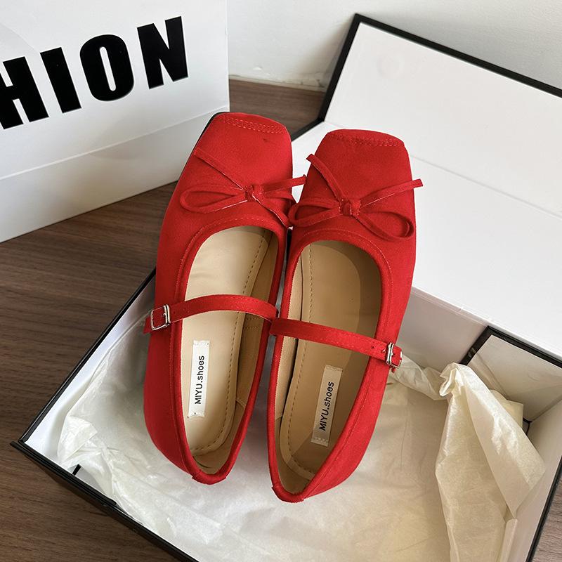 Design sense niche one-word buckle shallow mouth single shoes women's 2025 new late evening breeze with skirt Mary Jane grandma shoes