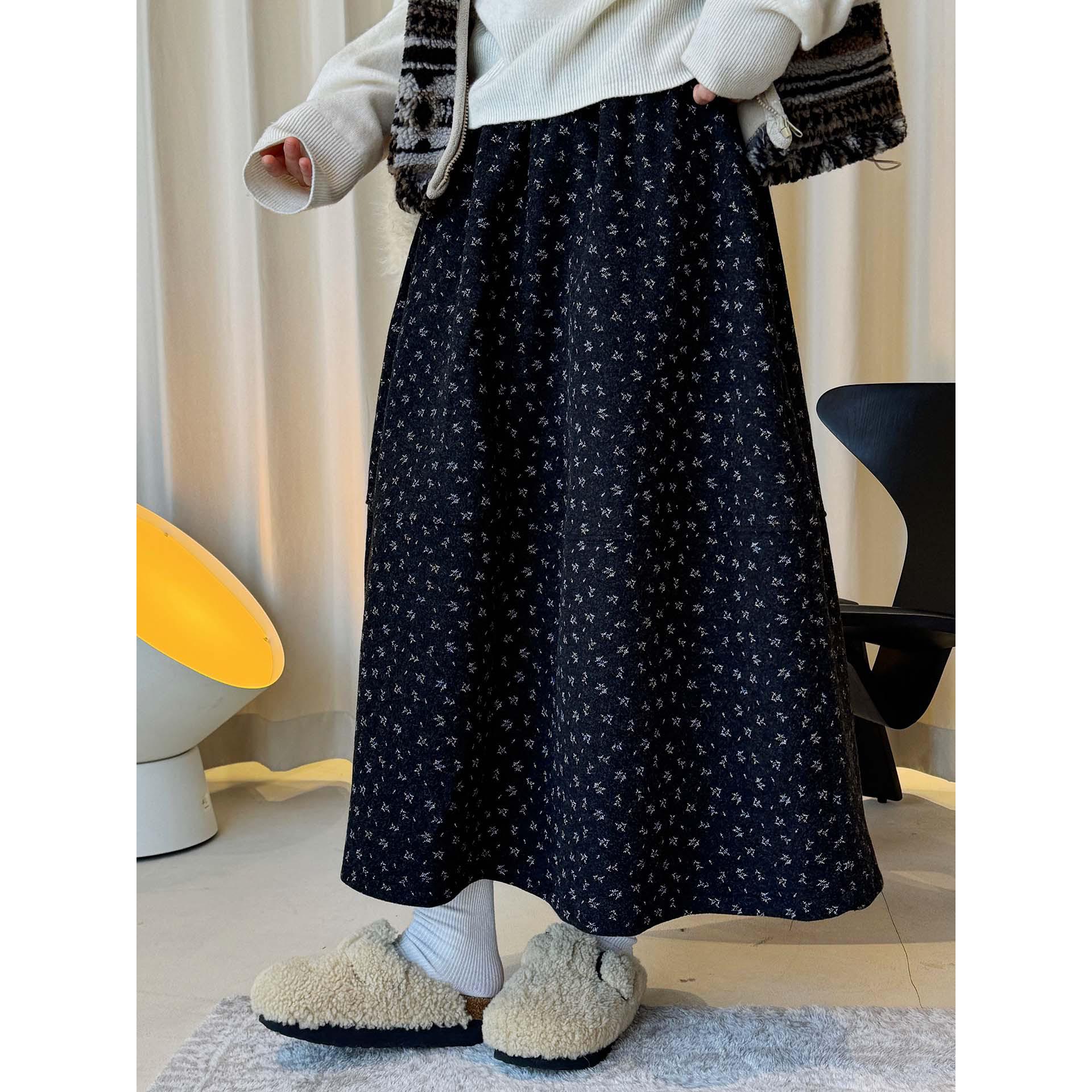 

Korean Retro Floral Wool A-line Midi Skirt for Women One Size чорний