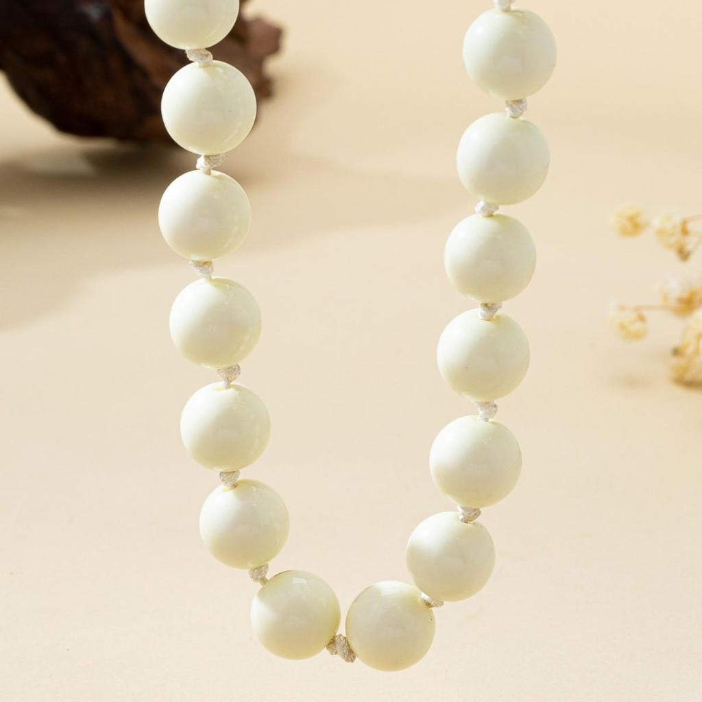 Chic flerfärgad rund akrylpärlcollier