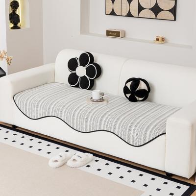 Leichter Luxus und High-End Speziell geformtes Sofakissen Cremefarbener Stil Neue Ganzjahres-Universelle Kissenhülle Rutschfeste Hülle Stoff Handtuch