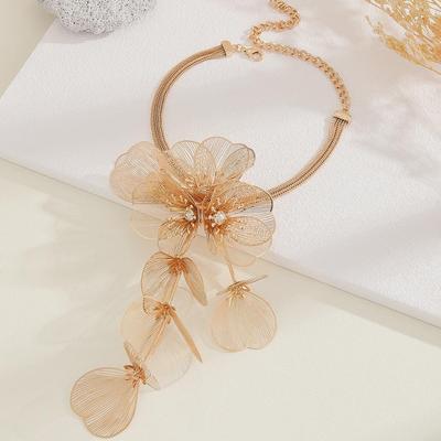 Metal Camellia Luxury Fashion Necklace: European & American Style