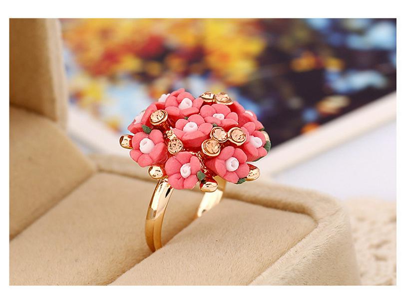 

Женский комплект колец с бриллиантами и керамическим цветком — простой, модный и уникальный Earrings