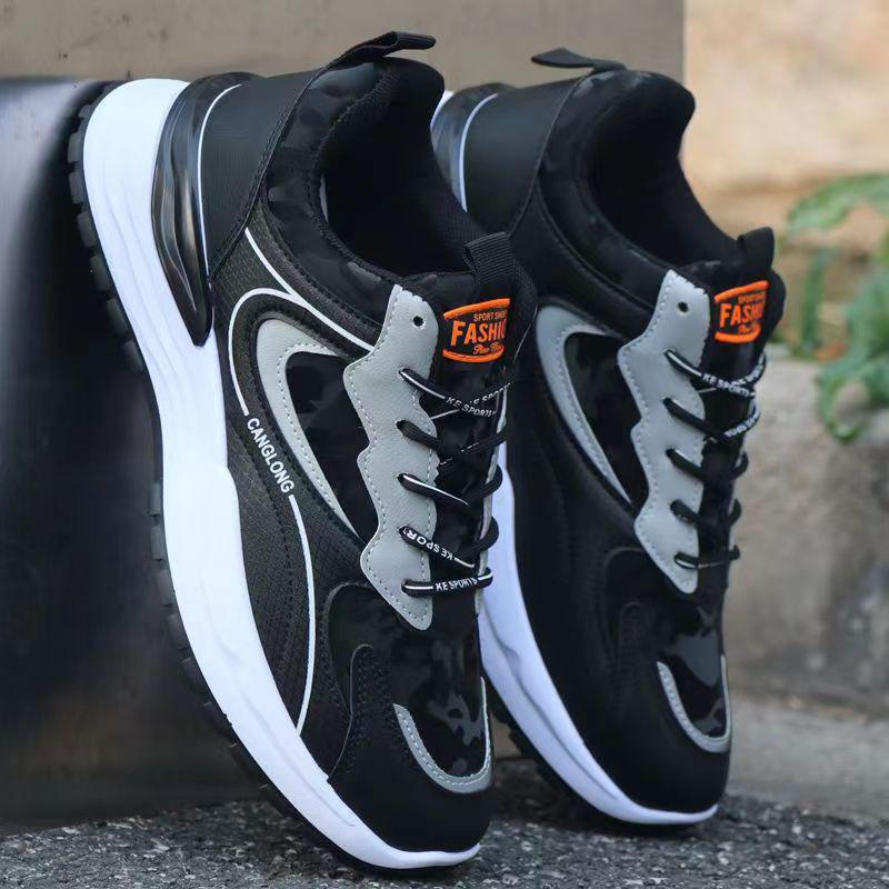 Atmungsaktive weiße Mesh-Sportschuhe mit dicken Sohlen