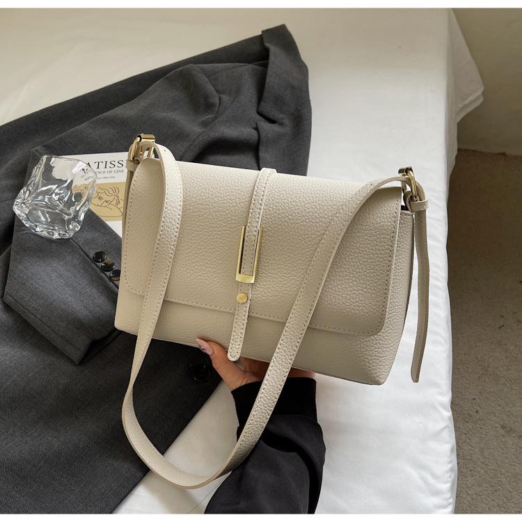 Retro work commuter bag women's large capacity 2025 new casual autumn and winter versatile single shoulder messenger bag small square bag