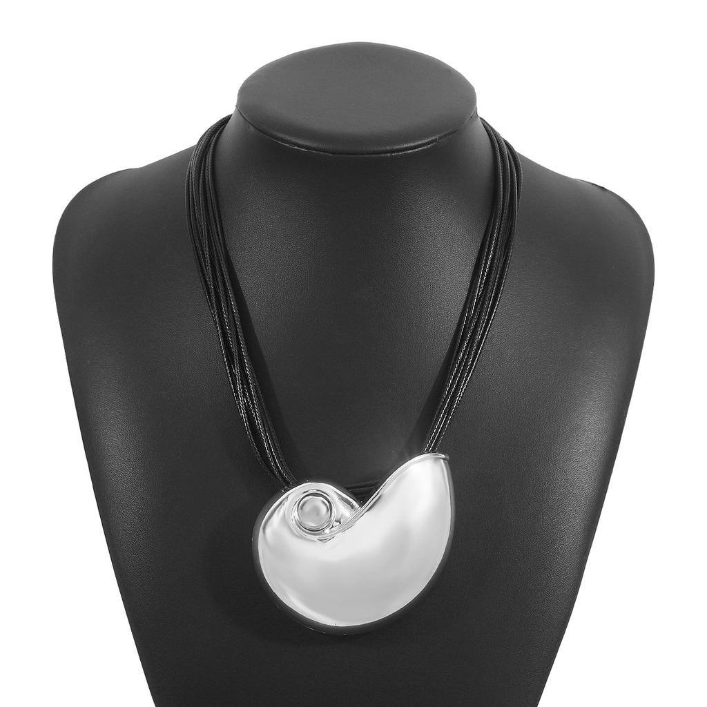 Tooxika Glossy Conch Pendant Necklace Trendy Exaggerated Geometric Waxed Wire Ocean Style Necklace