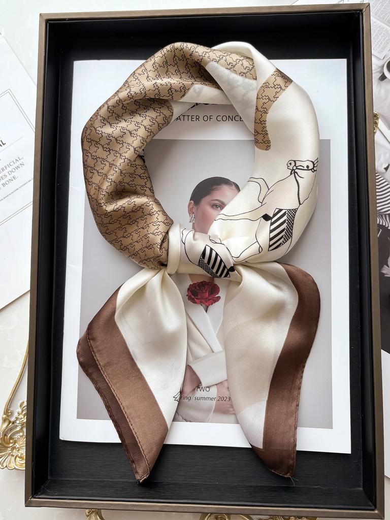 Vintage Chain Print Satin Square Scarf Soft Lightweight Women’s Fashion Accessory for Hair Neck Shawl Elegant Hair Scarf