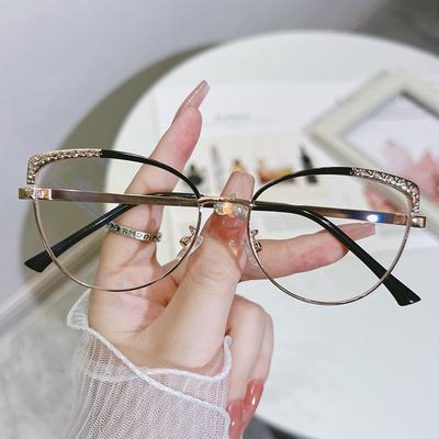 Ultraleichter Brillenrahmen. Modischer Katzenaugen-Brillenrahmen, kann mit einer Myopie-Brille mit kleinem Grad ausgestattet werden. Retro-Metall-Diamant-Flachspiegel.
