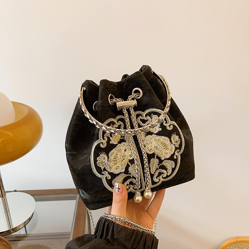 New Chinese style national style embroidery summer small bag women's 2026 new fashion bucket bag feeling shoulder messenger bag