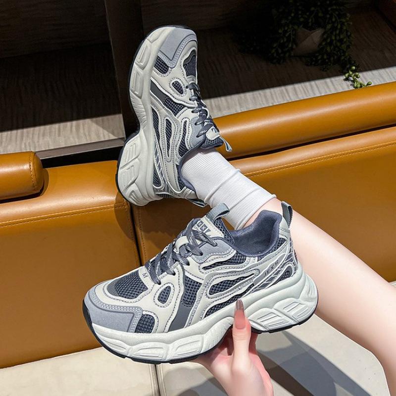 

Премиальные серые кроссовки на платформе для женщин, новые модели весна 2025, визуально уменьшают стопу, легкие, увеличивающие рост, спортивно-повседневные туфли 35 серый