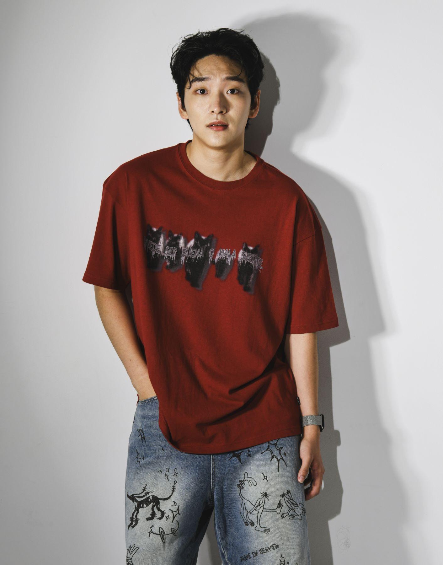 Bajubiju Lettering Cat T-Shirt [Brick Red] L