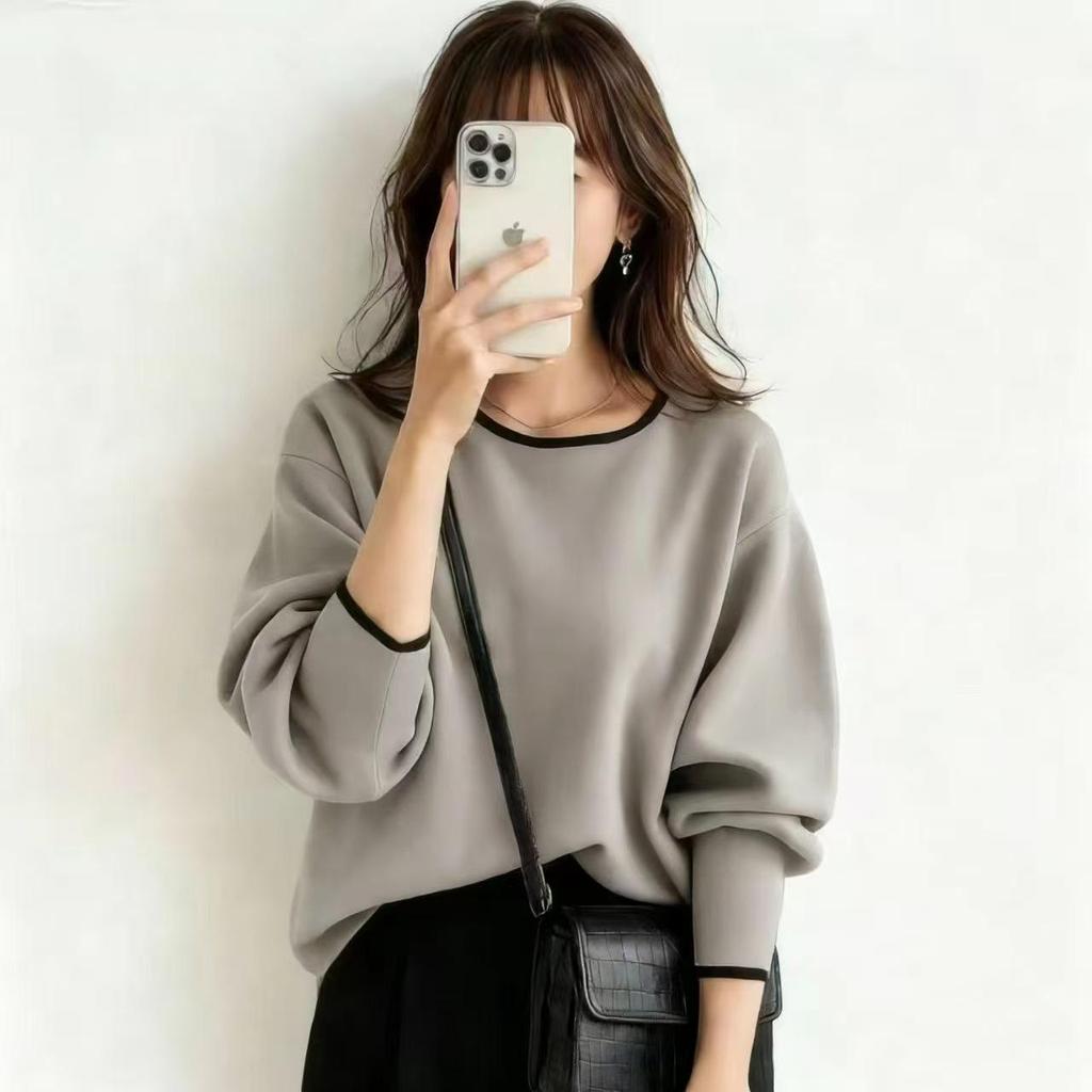 2026 Spring Women's Japanese Style Round Neck Long Sleeve Patchwork Color Block Pullover T-shirt, Slimming, Available in 3 Colors.
