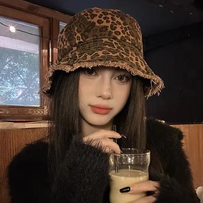 Rybářský klobouk s leopardím vzorem a širokou krempou na jaro a léto, vhodný pro muže i ženy, poskytující ochranu před sluncem