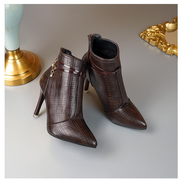 Stilettos i fransk stil: Eleganta Damskor med Spetsig Tå och Hög Klack för Höst och Vinter - Nude Mode Smala Stövletter