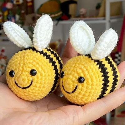 5/1pcs DIY Little Bee Keychains Creative Doll Yarn Hand Woven Gift Cute and Funny Cartoon Pendants Finished Product
