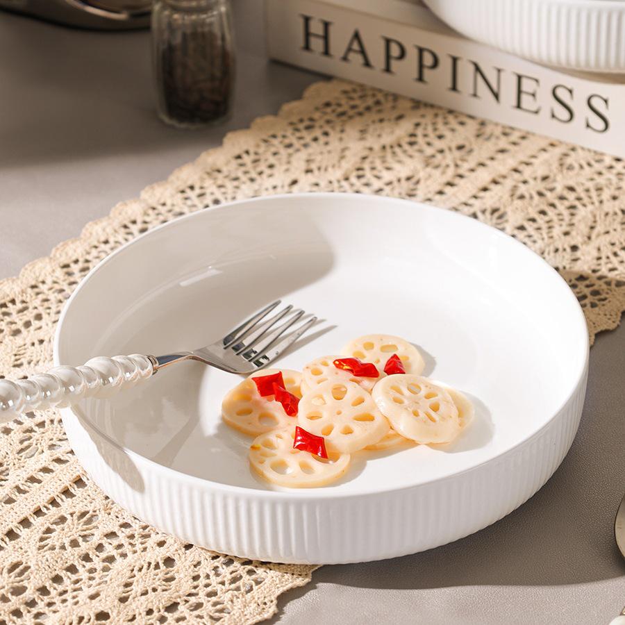 2024 Neues reinweißes Keramik-Geschirrset: Tiefe Teller, bunte Schüsseln und stapelbares Geschirr