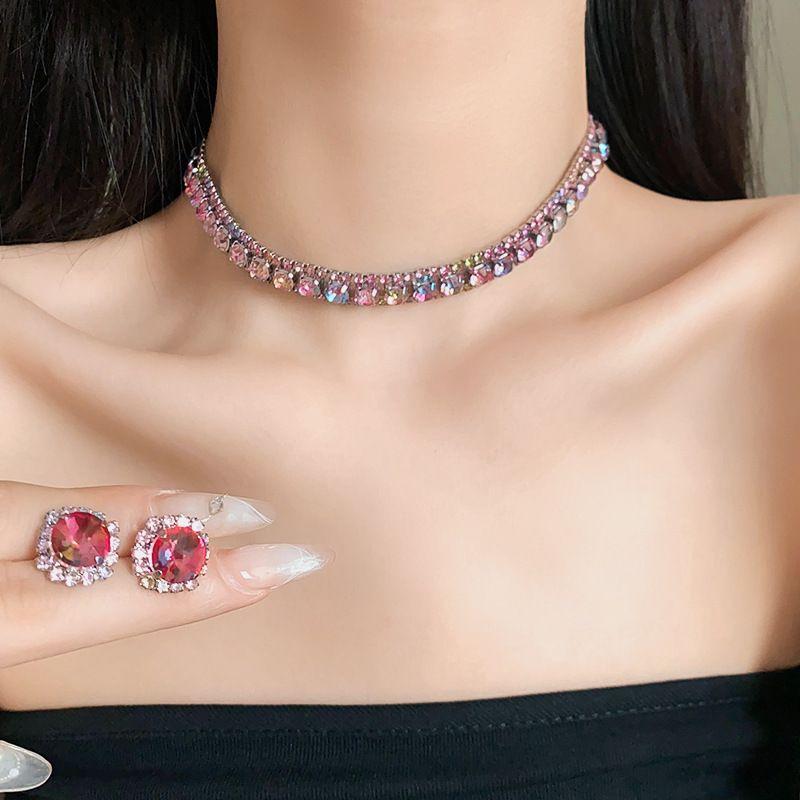 Sada náušnic a náhrdelníku Červený diamant ve tvaru kapky – Elegantní, univerzální šperky pro ženy
