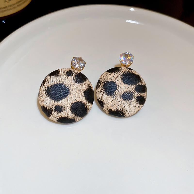 Retro Coffee Leopard Print Silver Needle Stud Earrings - Stylish High-End Design