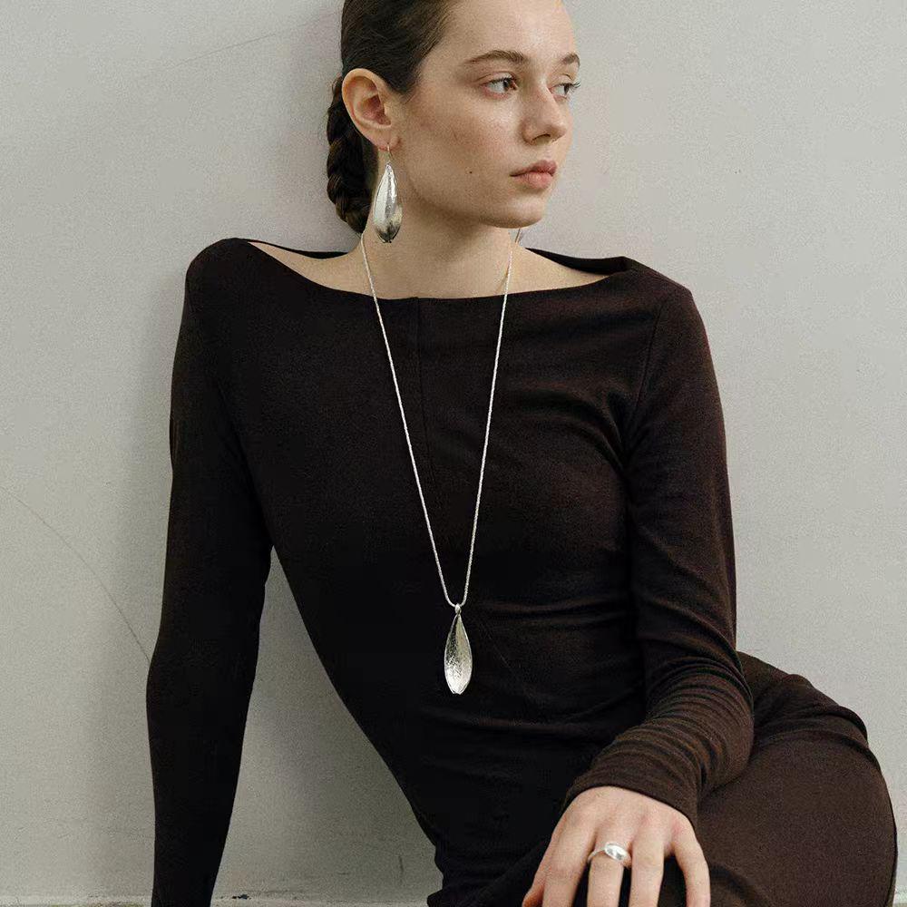 Customized Elegant Double-Sided Leaf Pendant Necklace - Versatile Textured Sweater Chain