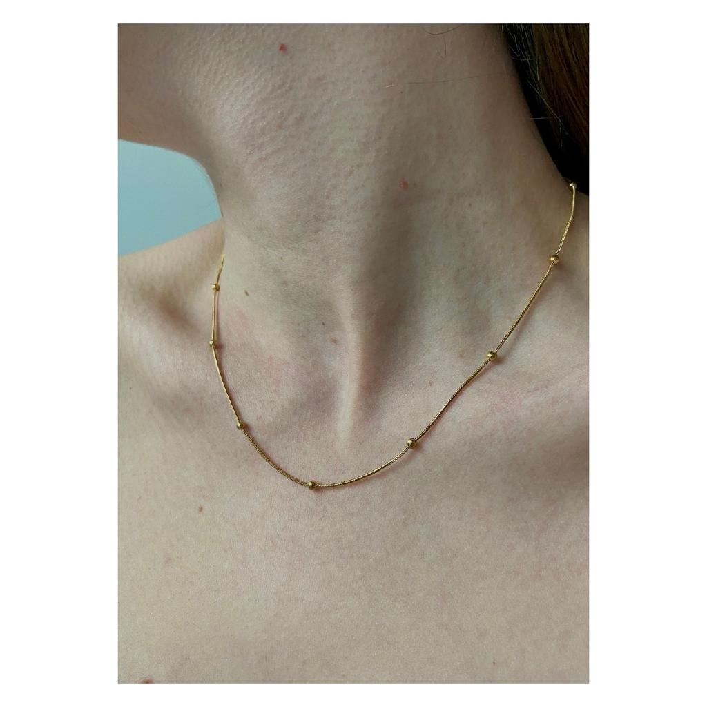 45 cm dünne Halskette in Goldfarbe mit Stahlperlendetail