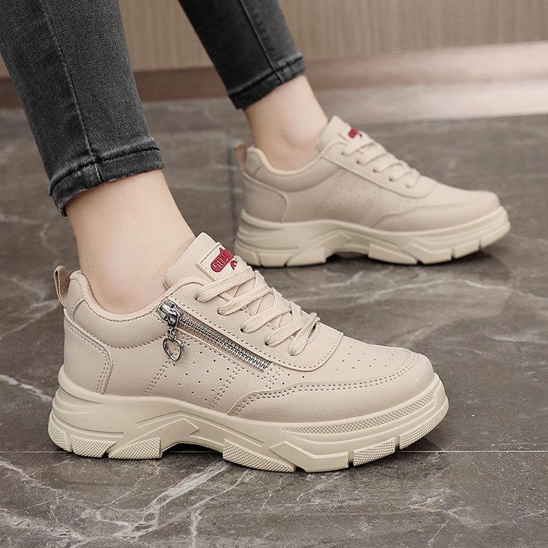 2025 Versatile White Sneakers: Breathable, High Thick Sole, Solid Color, Wear-Resistant Student Board Shoes for Spring, Summer, and Autumn.