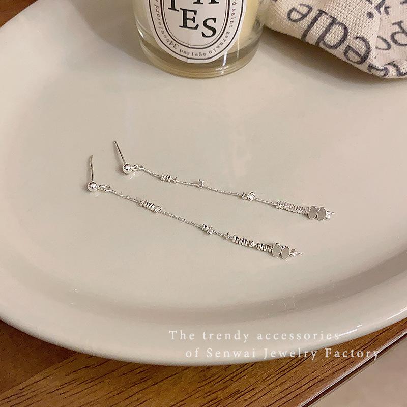 Step by step, broken silver, fringed earrings, women's cold wind temperament, long stud earrings, new Chinese simple earrings.