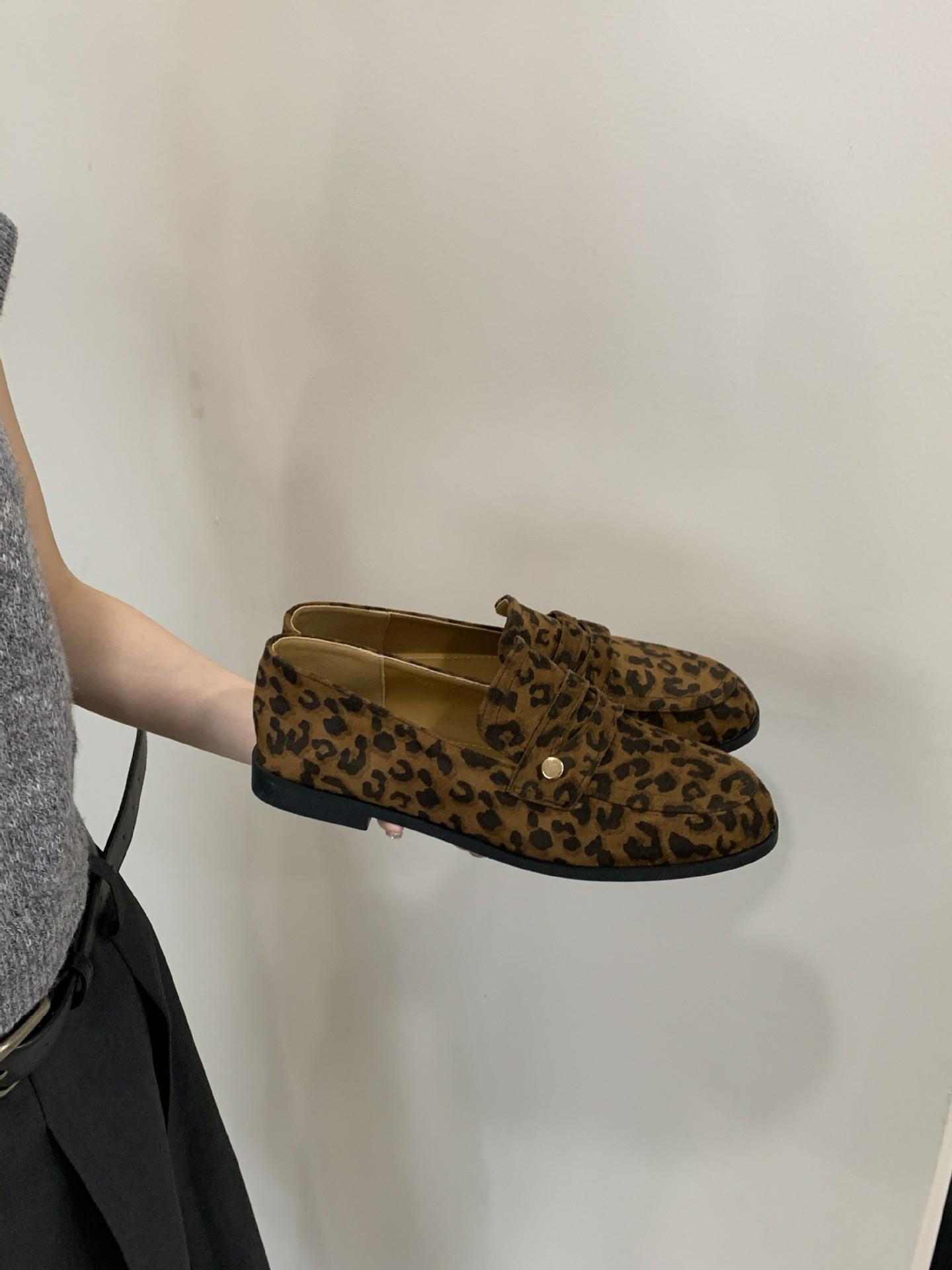 

THEDOUDOU soft-soled leopard print loafers Korean version flat-soled single shoes women s retro with skirt shallow mouth grandma shoes tide 39