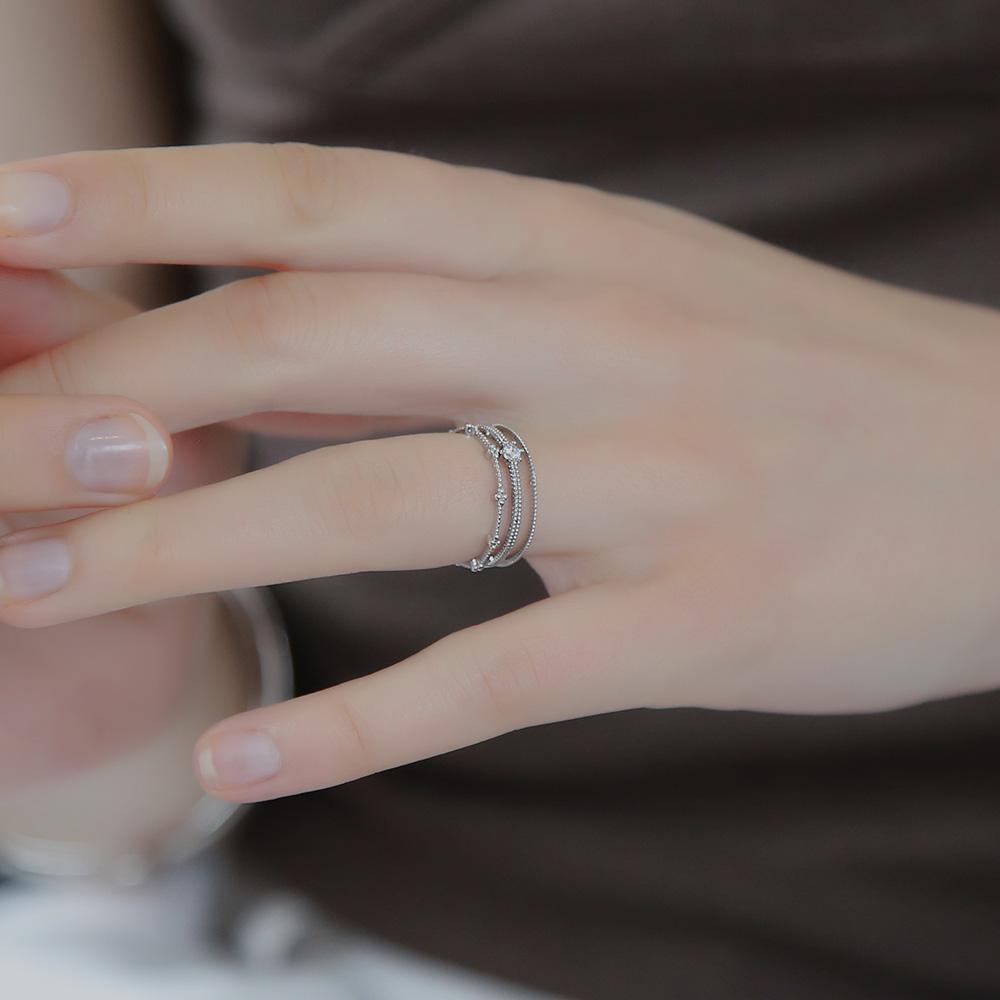 Dieuamour Floral Point Thin Ring