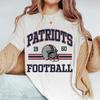 En's Vintage Style 90's Vintage Unisex Round Neck Patriot Football T-Shirt Fashion 90's Fashion Cute Casual Printed T-Shirt.