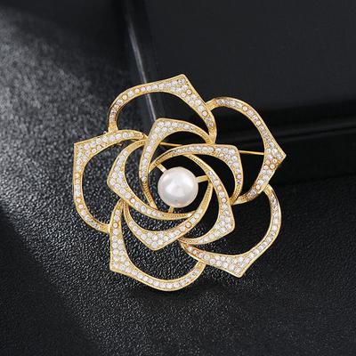 Elegante Kamelienperlenbrosche Retro Leichte Luxus Temperament Brosche Pin Exquisite High-End-Mantelaccessoires für Damen
