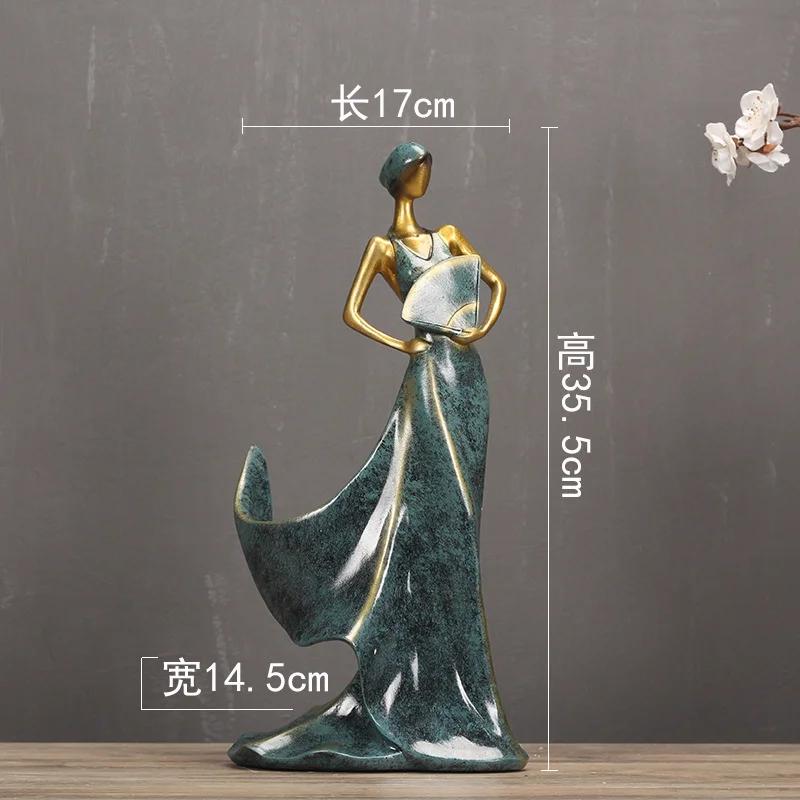Creative Home Decorative Figurines Ornaments Modern Minimalist Blue Take Fan Beauty Wine Rack Decoration Creative Wedding Craft