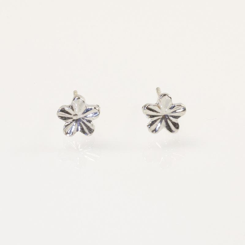

S925 Silver Needle Flower Stud Earrings Women s Mini Simple Niche Design Small Flower Earrings Earrings срібний