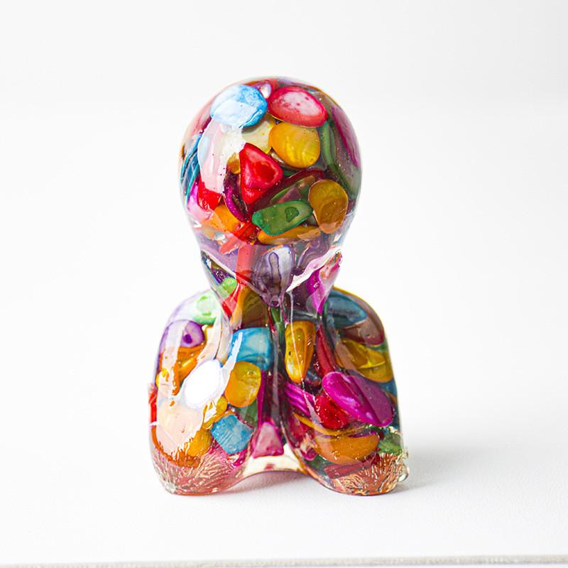 Resin Art Figurine With Natural Quartz Stone For Tabletop Office Decoration