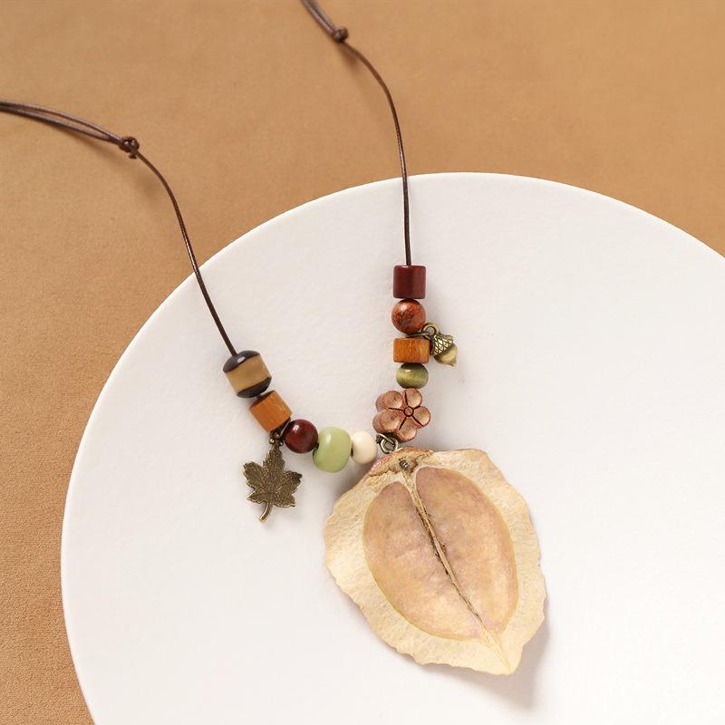 Retro literary necklace, natural plant fruit acorn pendant, long sweater chain, niche accessories