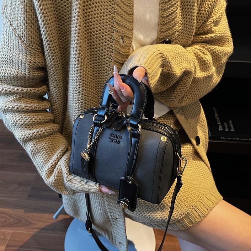 OGAR 2026 Women's Retro Pillow Handbag