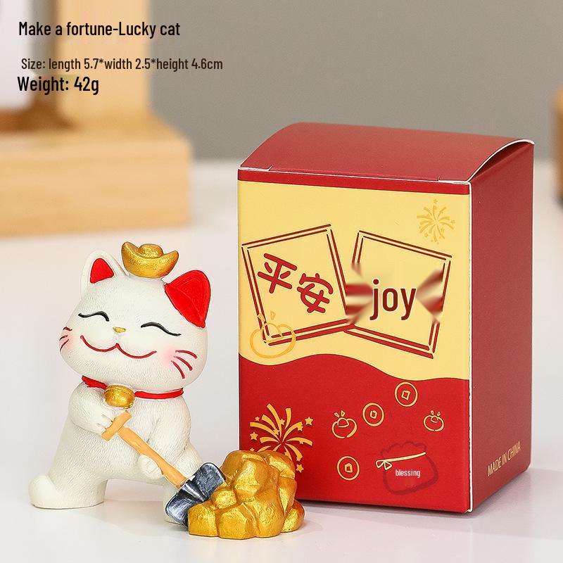 Handmade Resin Lucky Cat Figurine: Cute Desk Decoration and Creative Office Gift 2025