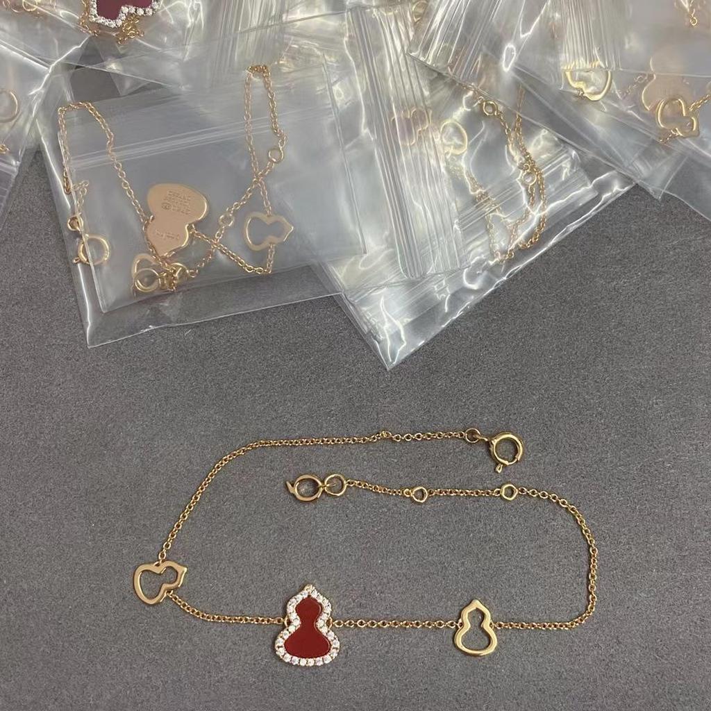 18K Rose Gold Red Agate & Mother-of-Pearl Gourd Necklace with Clavicle Chain