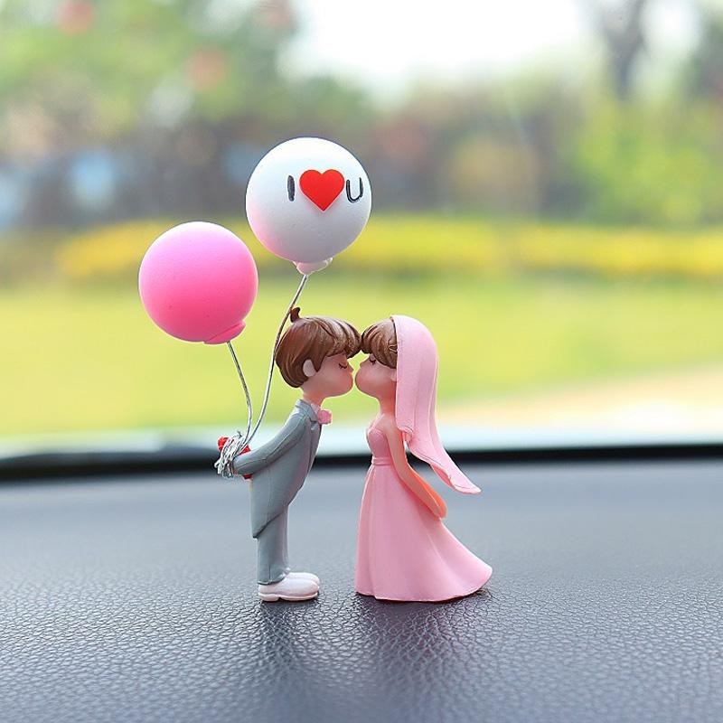 Cartoon Couples Car Ornament Model Wedding Couple Figure Car Center Console Balloon Decoration Auto Interior Dashboard Gifts