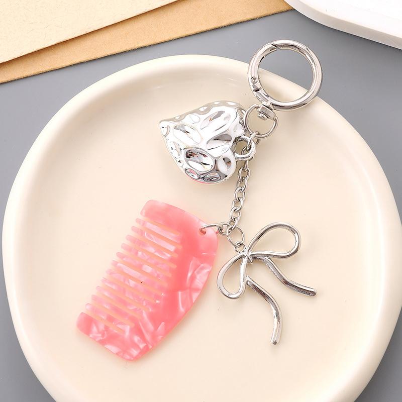1Pcs Multi-Functional Alien Love Pendant Comb Keychain Car Keyring Decorative Heart Comb For Gifts Mobile Phone Hanging Decor