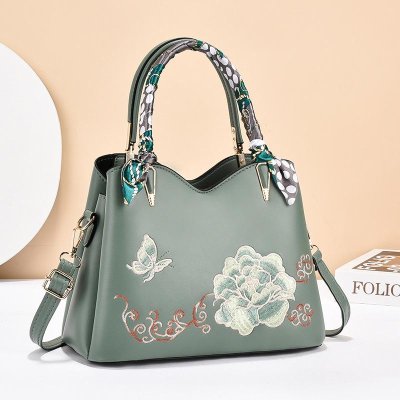 Women's Embroidered Handbag Versatile Fashion Flower Embroidered Women's Bag Large Capacity Crossbody Shoulder Bag